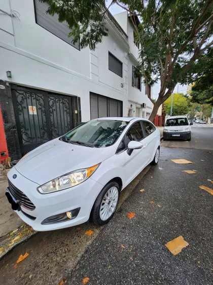 Ford Fiesta Kinetic 1.6 Sedan Titanium 120cv
