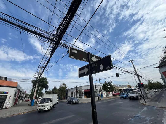 Amplia Propiedad Industrial Con Local Comercial En Venta