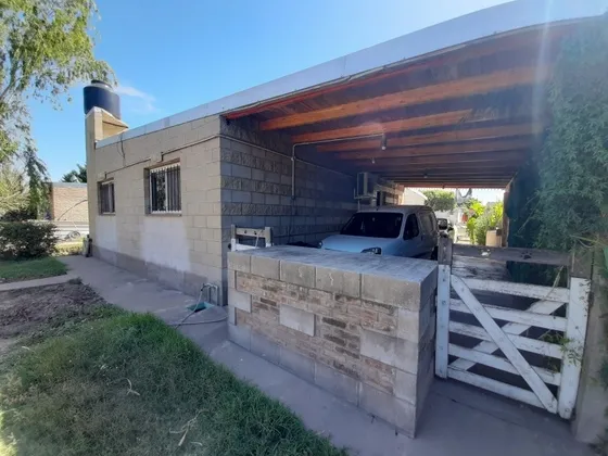 Coronel Domínguez. Casa Con Pileta Quincho Y Local. Financio
