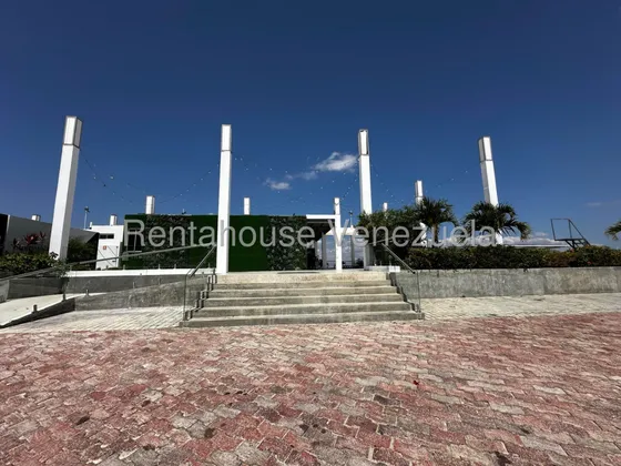 Maritza Lucena Trae En Alquiler, Restaurante Equipado, En El Manzano, Barquisimeto, Listo Para Iniciar Tu Aventura Culinaria, Vista Impresionante A La Ciudad, Con Utensilios Para Trabajar.