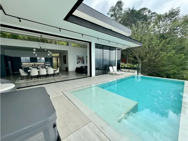 Se Vende Casa En El Poblado Con Piscina Privada Los Balsos