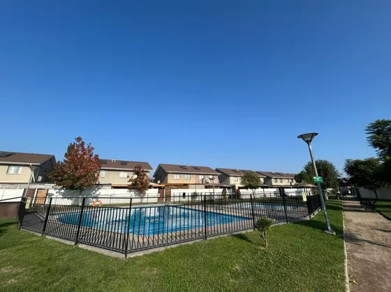 Hermosa Propiedad De 2 Pisos En Condominio Los Jazmines 