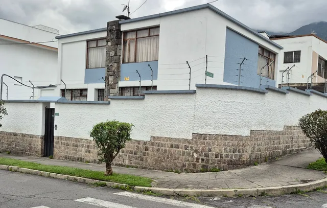 Amplia Casa Esquinera , Ideal Para Casa Reposo Adultos, Hostal, Guarderia
