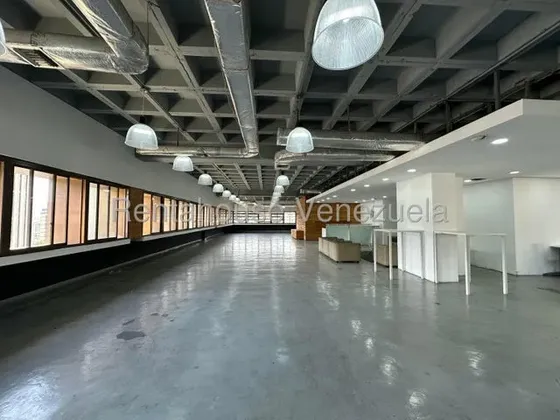 Se Alquila Oficina En El Centro Comercial Plaza (los Palos Grandes )