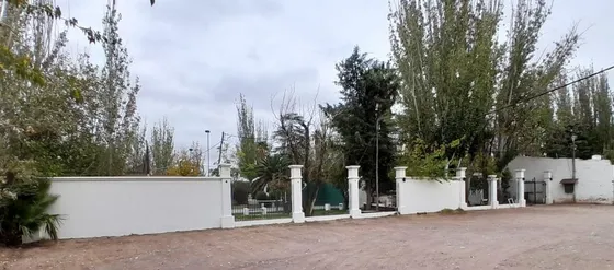 Club Con Salones Y Piscina En Colonia Junin