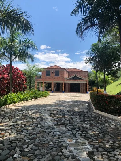 Hermosa Finca Vacacional En Bolombolo (suroeste Antioqueño)