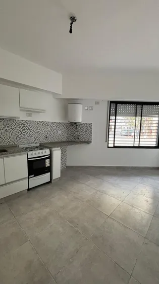Departamento De 1 Dormitorio Pb, Zona Mercado Del Patio (sin Comisión)