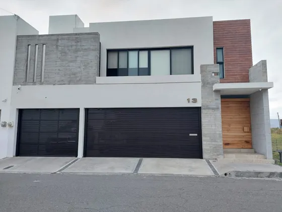 Casa En Venta En Costa De Oro, 4 Recámaras Cada Una Con Baño, Una De Ellas En Planta Baja, Alberca Y Jardín En Boca Del Río, Veracruz