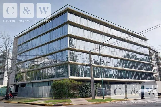 Planta Con Algunas Divisiones En Muy Buen Estado | Excelente Ubicación Y Vistas