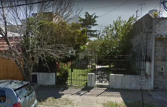 Reservado - Lote C/casa A Demoler  - Excelente Ubicación