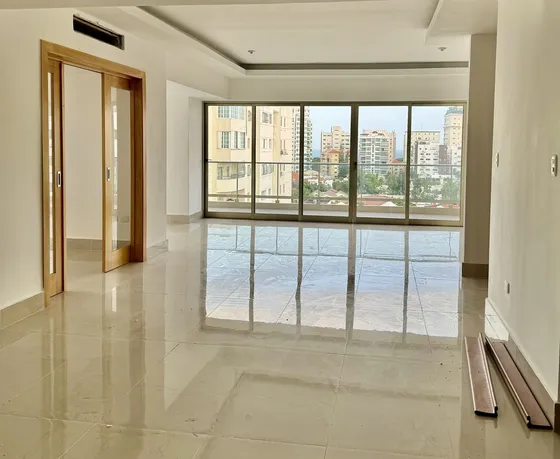 Apartamento En Alquiler, En La Exclusiva Torre De Los Cacicazgos. El.