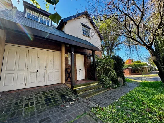 Casa Sobre Lote De 229mts2 S/ Aviador Curtis Al 7100