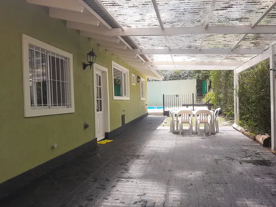 Venta De Casa Con Departamentos En Valeria Del Mar
