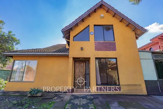 Se Vende Amplia Casa A Pasos De Walker Martinez En...