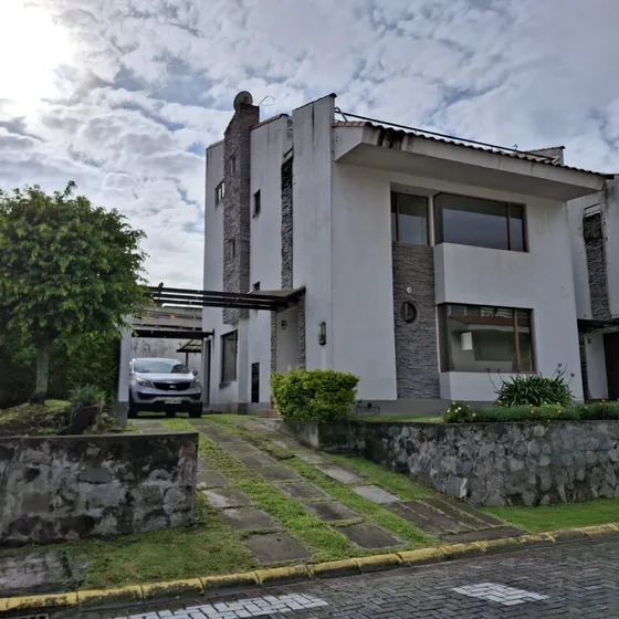 En Venta Casa Ubicada En El Valle De Los Chillos (negociable)