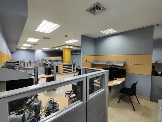 Gissel Lobo Alquila Oficina En Prestigiosa Zona Del Este De Barquisimeto, Conectada A Planta Electrica, Posee Puestos De Estacionamiento, Comedor, Alta Seguridad, Baños Y Mucho Mas 2  4  1  0  9  4  4