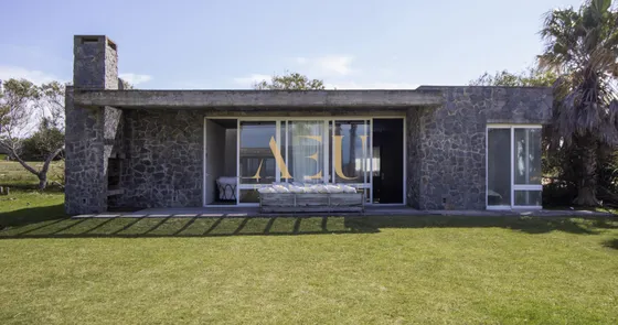 Venta De Impresionante Casa En Club De Mar