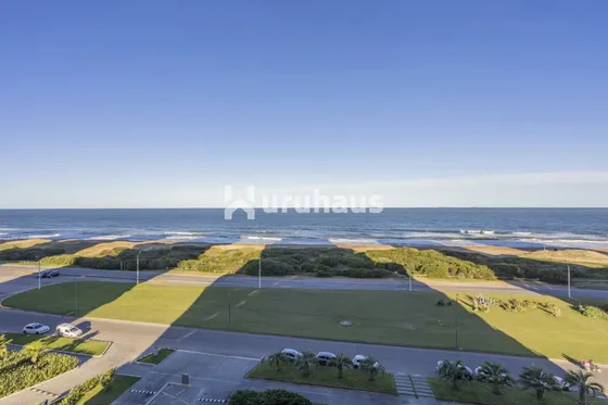 Venta Apartamento Cuatro Dormitorios Edificio Torre Lobos Vista Al Mar