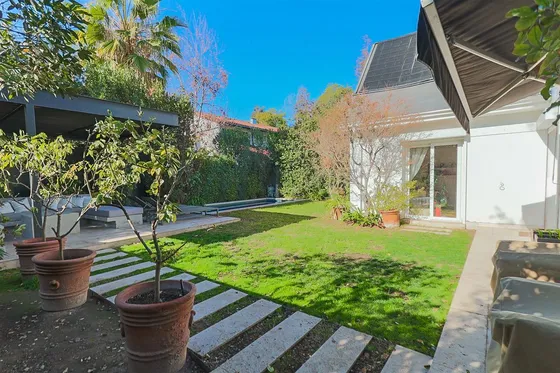 Casa En Venta De 5 Dorm. En Las Condes