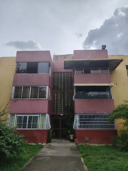 Venta Apartamento Morro I San Diego 3hab, 2b, 1pe, 90mtrs2, A 2 Cuadras De La Av Principal Don Julio Centeno. Bb1