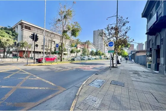 Paño Comercial En Av Irarrazaval 1064  M2 / Ñuñoa
