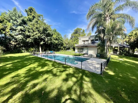 Casa En Venta- Tres Lotes Uno Subdividido- Ideal Proyecto- Super Central  - Miraflores Country Club-