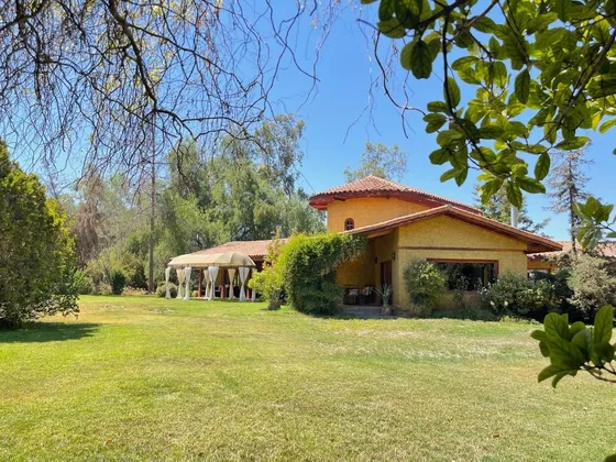 Linda Casa En Agradable Parcela.