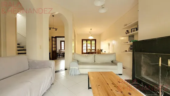 Venta Casa 5 Ambientes Con Parque, Piscina Y Garaje  Apto Credito!