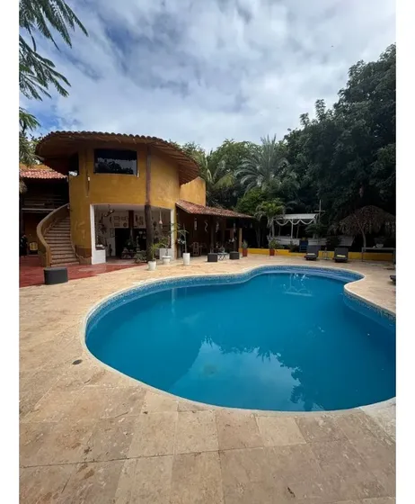 Posada En Playa El Yaque, Totalmemte Operativa