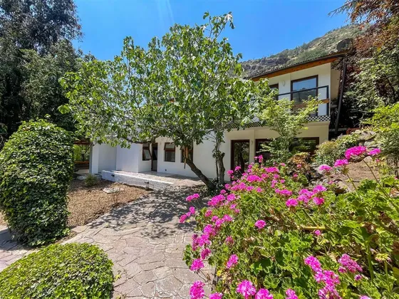 Preciosa Casa En El Arrayan De 4 Dormitorios. Lo Barnechea