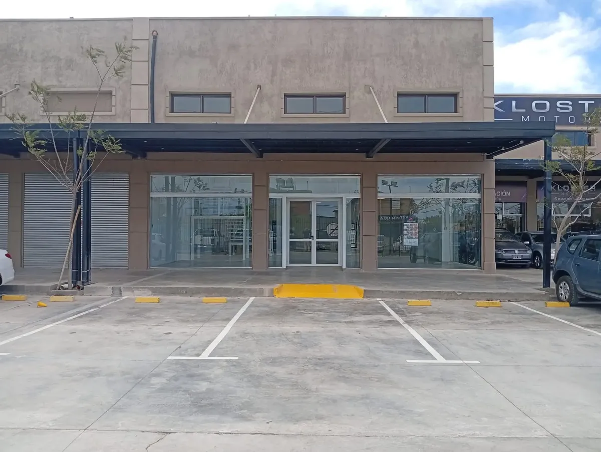 Alquiler De Local Comercial A Estrenar, Excelentes Terminaciones Y Servicios, En Una Zona Con Gran Demanda Comercial Y En Expanción. Totalmente Habilitado Y Con Final De Obra.