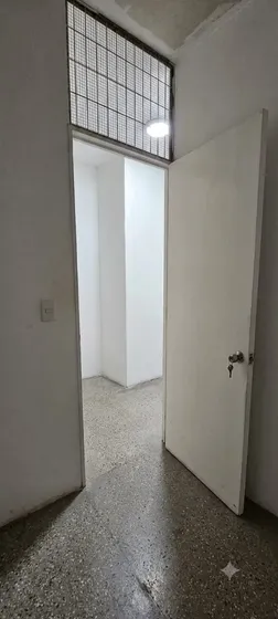 Bodega / San Isidro 250 / Santiago Centro
