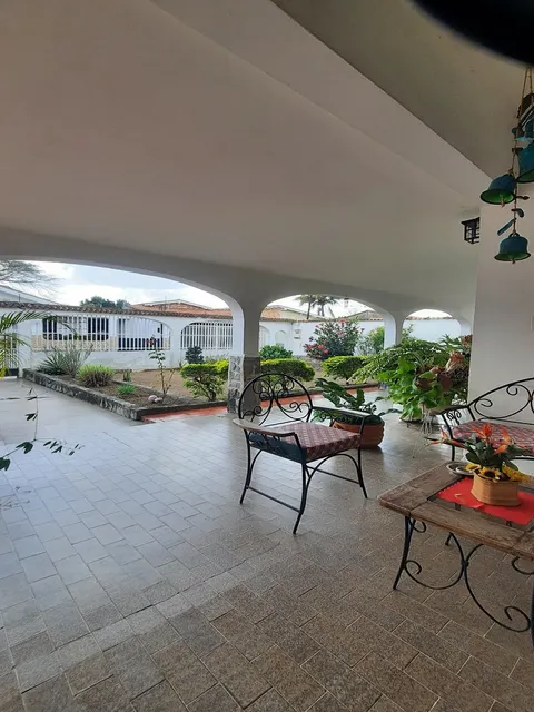 Casa En Venta En Bejuma Amplio Estacionamiento Tanque Subterraneo Cercano A Comercios Y Autopista Bejuma Carabobo