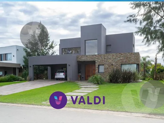 Casa A Laguna En Venta - Barrio El Principado, Canning