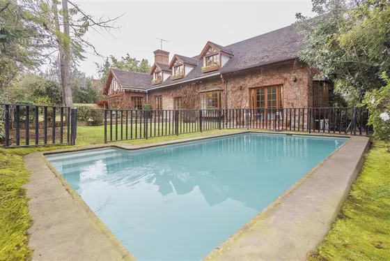 Casa En Venta De 6 Dorm. En Las Condes