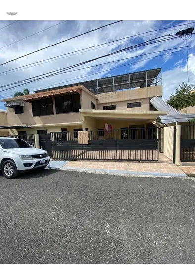 Vendo Hermosa Casa De 3 Niveles En El Residencial Brisas Del Norte, Republica De Colombia  Codigo: Pd450