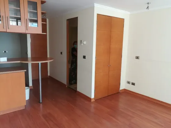Departamento Sector Lyon Con Guardia Vieja De Un Ambiente