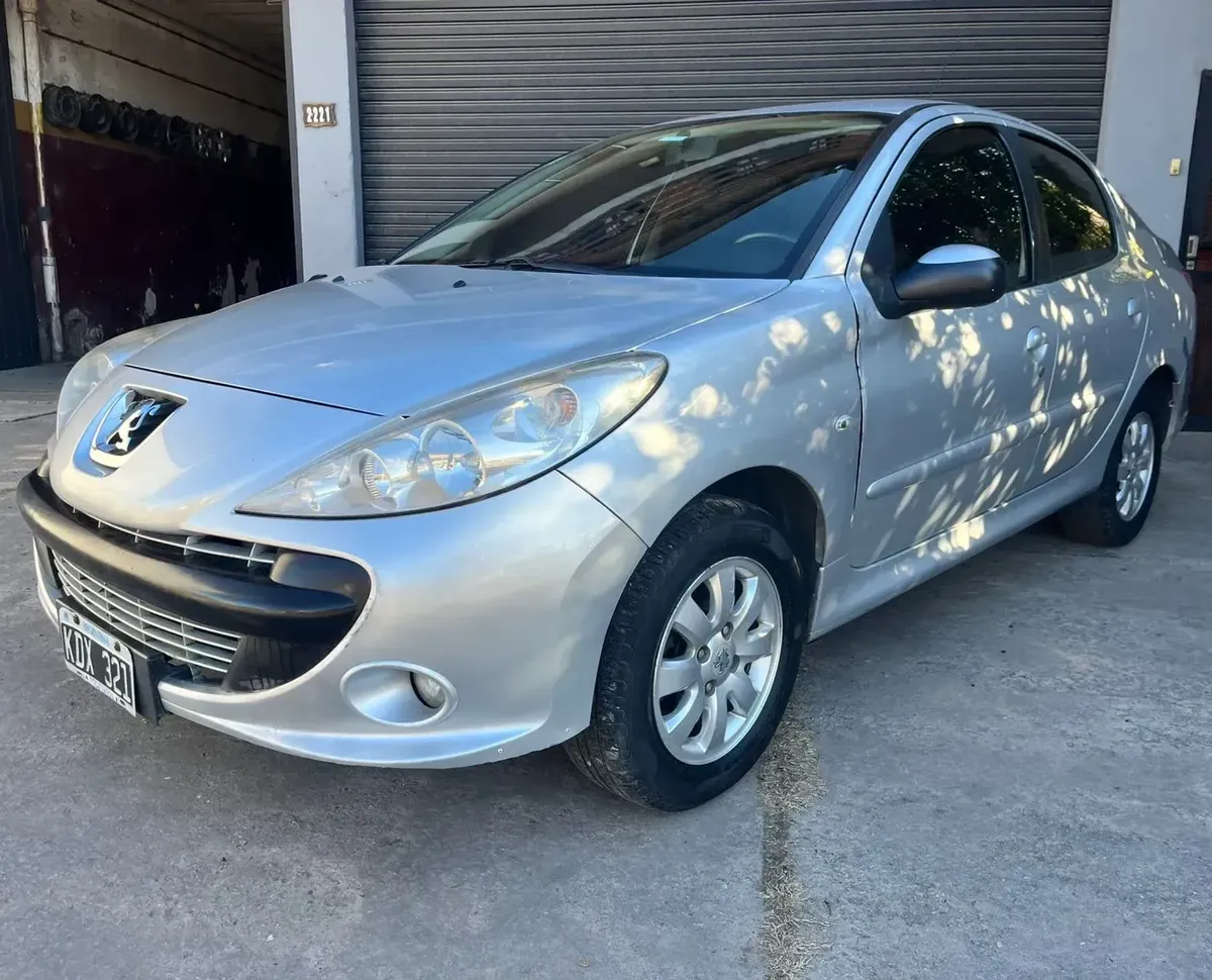 Peugeot 207 1.4 Sedan Xs