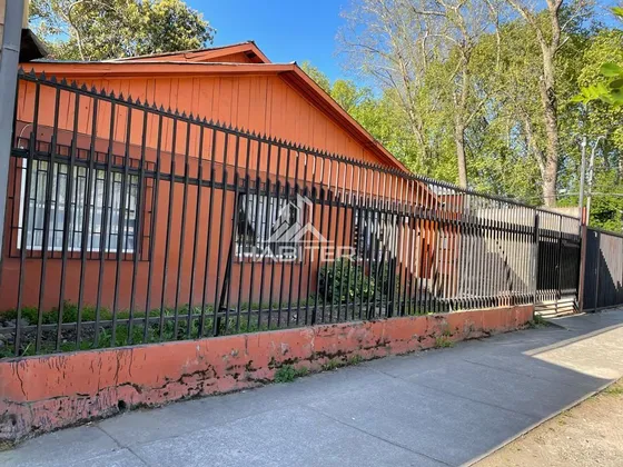 Casa En Venta De 4 Dorm. En Curicó