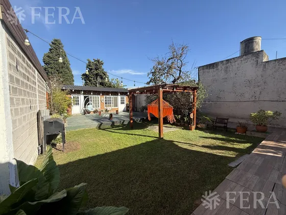 Venta Casa 3 Ambientes Con Cochera Y Quincho En Villa La Florida