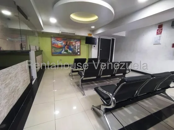 Daniela Linarez Alquila Oficinas Con Excelente Ubicación Al Este De La Ciudad De Barquisimeto Cuenta Con Planta Baja Área De Recepción Y Todos Los Servicios Básicos En Optimas Condiciones             