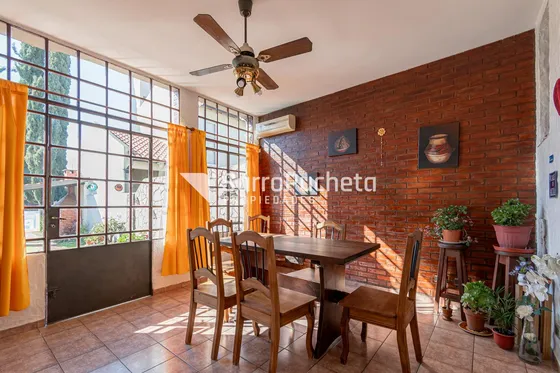 Venta Casa 4 Ambientes Con Piscina Y Quincho En Haedo.