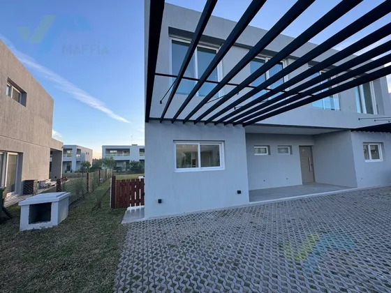 Casa En Venta Y Alquiler En Pilara