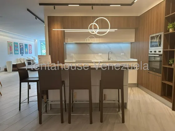 Descubre Una Vida De Lujo En Un Espectacular Apartamento En Las Mercedes. #25-6847