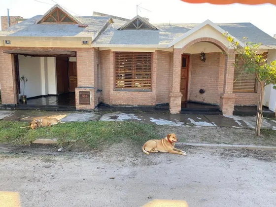 Casa En Venta - 4 Dormitorios 2 Baños - Cochera - 200mts2 - Río Tercero