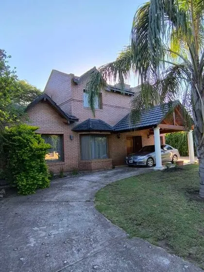 Venta Exclusiva Residencia En Barrio Cuatro Hojas Mendiolaza