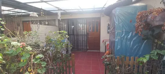 Casa En Venta. Buena Ubicación En Plena Avenida.