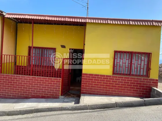 Casa En Venta En Poblacion Chile