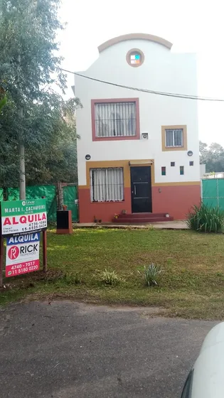 Casa 3 Amb. En Barrio Don Miguel, Loma Verde  Amplio Parque, Cochera, Sin Expensas