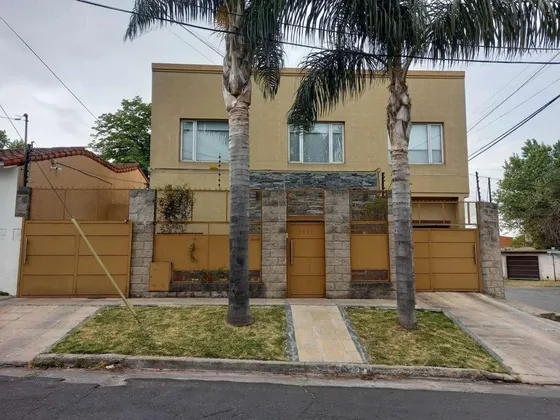 Oportunidad Casa 4 Ambientes Con Quincho Y Piscina